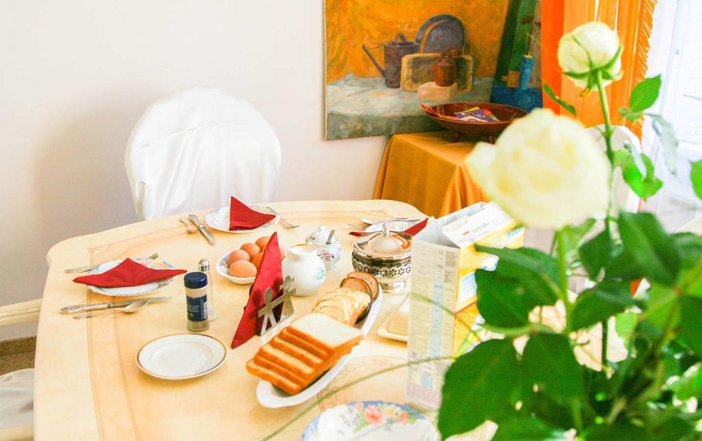 Irena Family House Hotel VNO Room photo